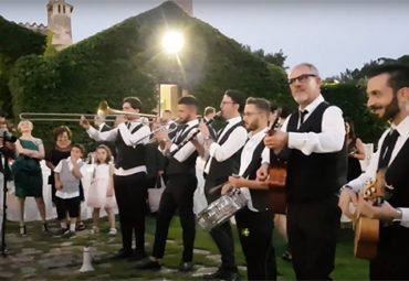 Il nostro benvenuto agli sposi – Metamorphosis Wedding Band